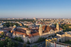 Gewalteskalation vor Berliner Gerichtsgebäude zeigt zunehmende Sicherheitsprobleme an deutschen Gerichten